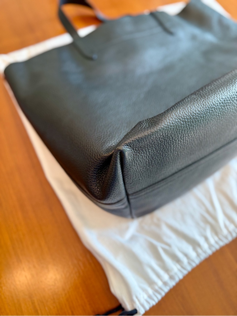 Cuyana Classic Structured Tote in Black - Picture 8 of 13